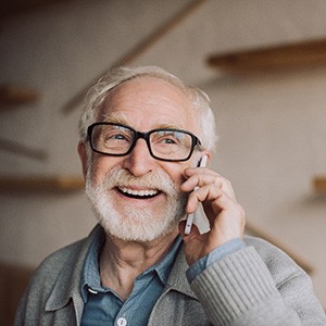 Dentures patient in Manchester talking with family